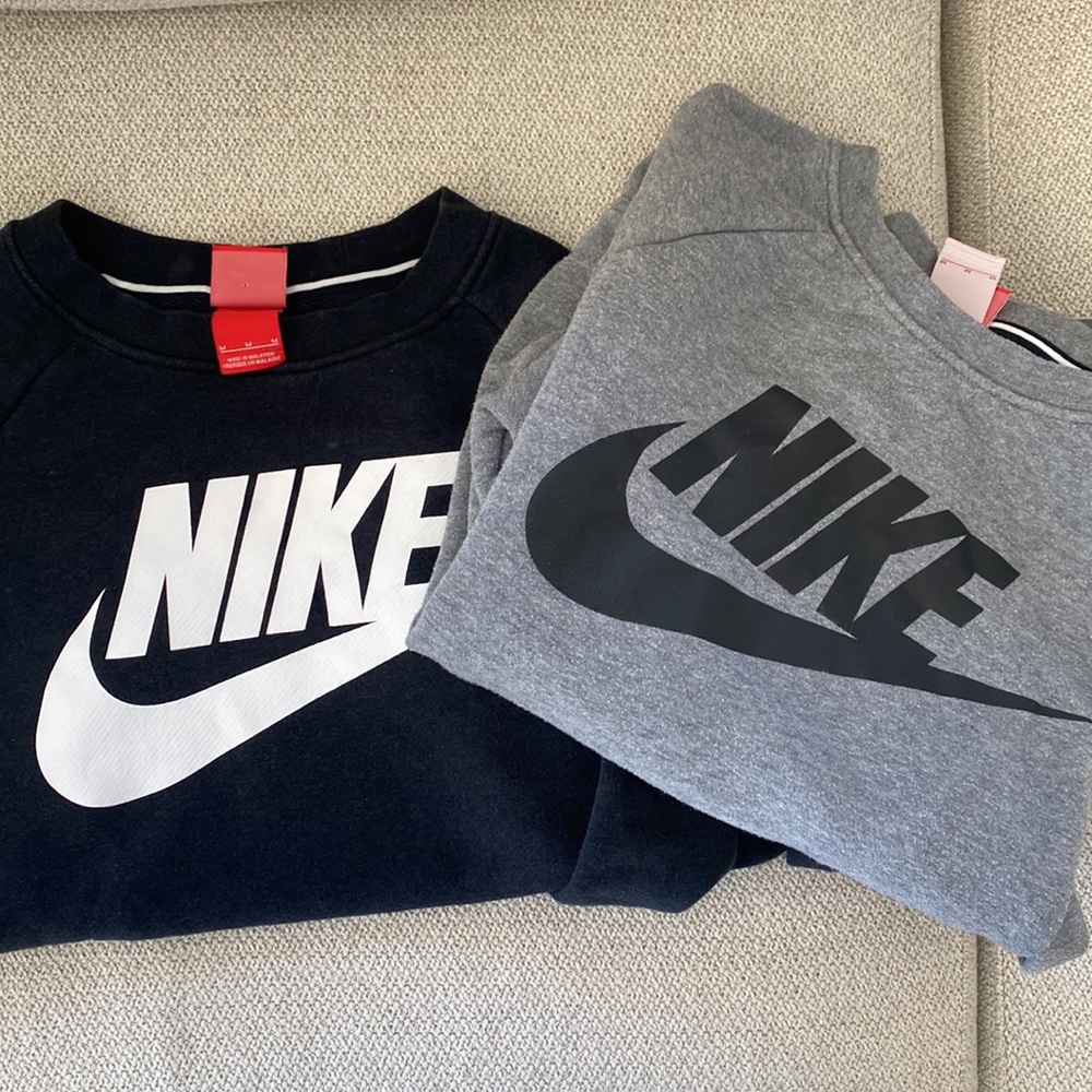 2 NIKE sweatshirts, slimmer fit with pockets! Size M